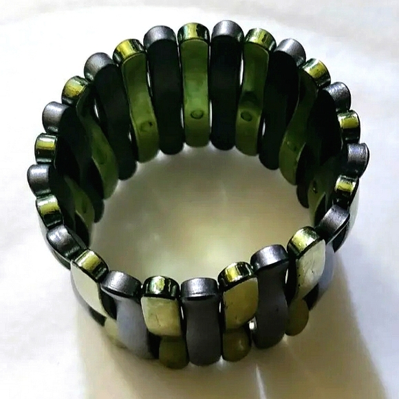 NEW! Lot of 2 Fashion Bracelets. Tree Bark Design. Charcoal & Metallic Lime. - Picture 9 of 11